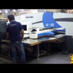 Máquina de alta calidad de la prensa de punteo de torreta hidráulica servo cnc