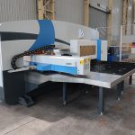 MAX-SF-30T utiliza cnc torreta punzonadora